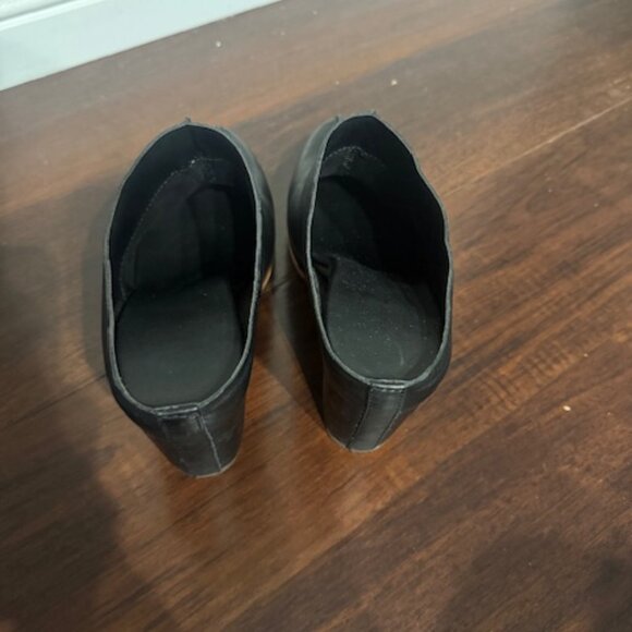 Offered in soft hand-finished full grain leather or suede leather upper Breathab - Picture 3 of 7